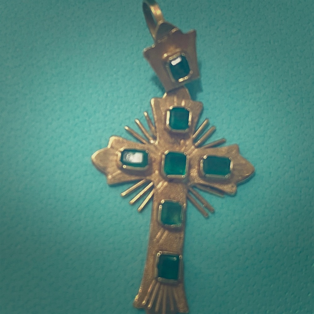 18 K gold emerald cross